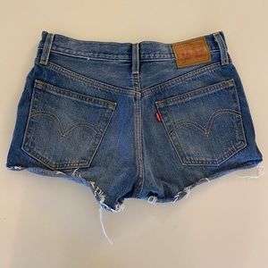 Levi’s 501 women’s denim shorts button fly, size 26 color dark blue
